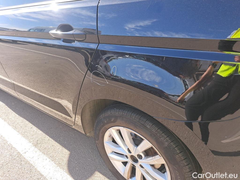  Volkswagen  Touran VOLKSWAGEN  / 2015 / 5P / monovolumen compacto Advance 1.6 TDI 85kW (115CV) #17