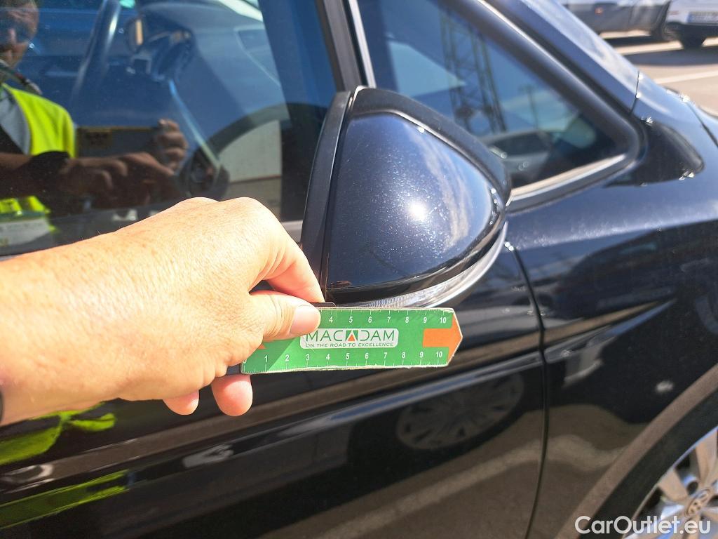  Volkswagen  Touran VOLKSWAGEN  / 2015 / 5P / monovolumen compacto Advance 1.6 TDI 85kW (115CV) #32