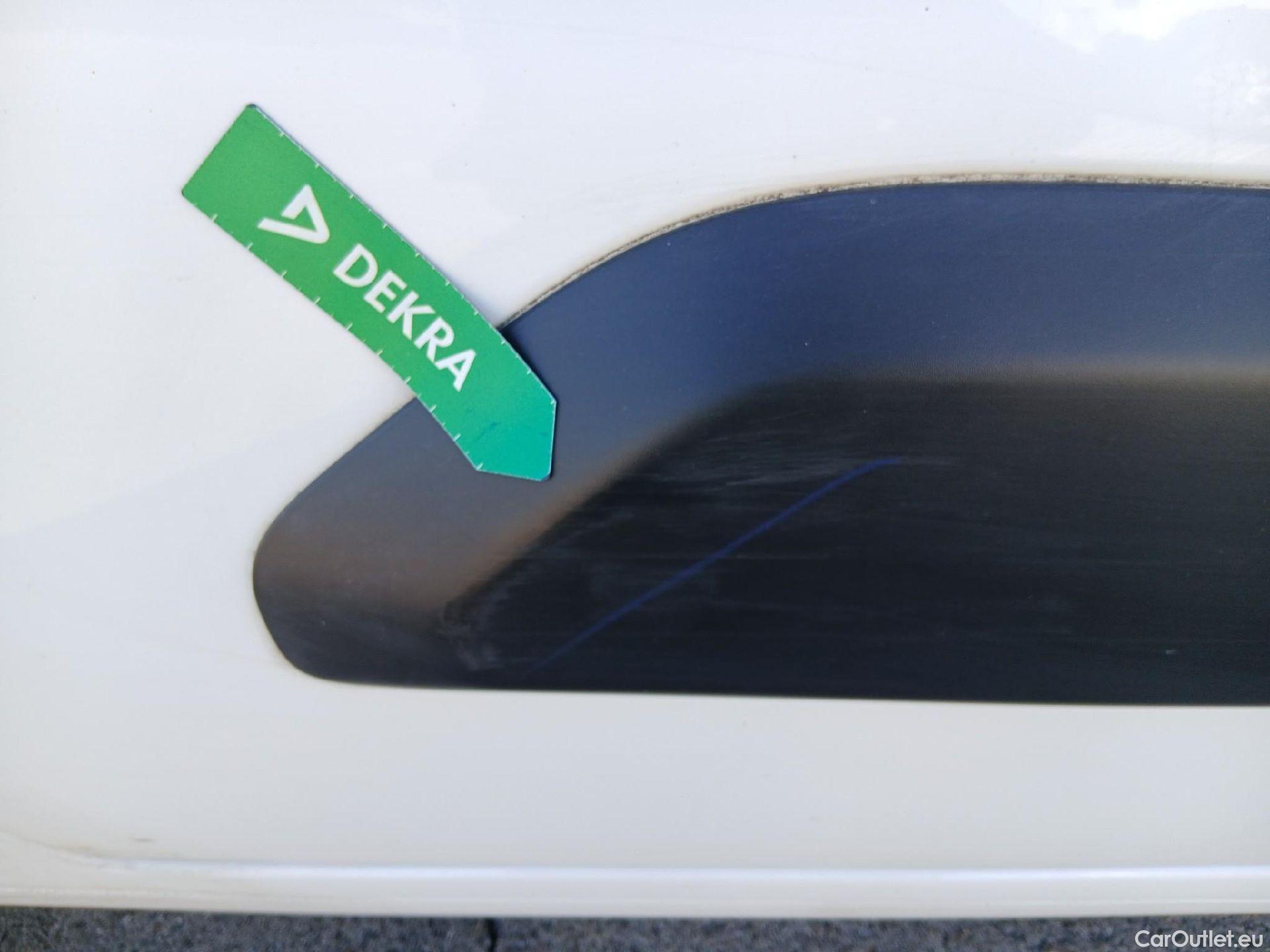  Citroen  Berlingo CITROEN  / 2018 / 4P / combi Talla M BlueHDi 100 LIVE (AC) #22