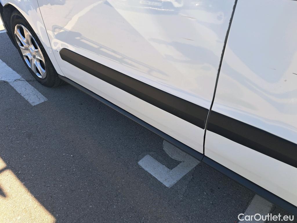  Ford  Transit FORD  Courier/2014/4P/furgón der.turis Van 1.5 TDCi 56kW Trend #65