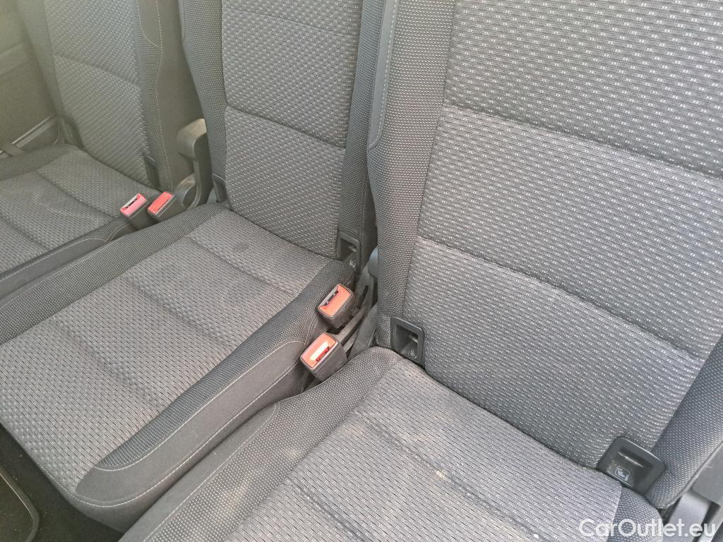  Volkswagen  Touran VOLKSWAGEN  / 2015 / 5P / monovolumen compacto Advance 1.6 TDI 85kW (115CV) #35