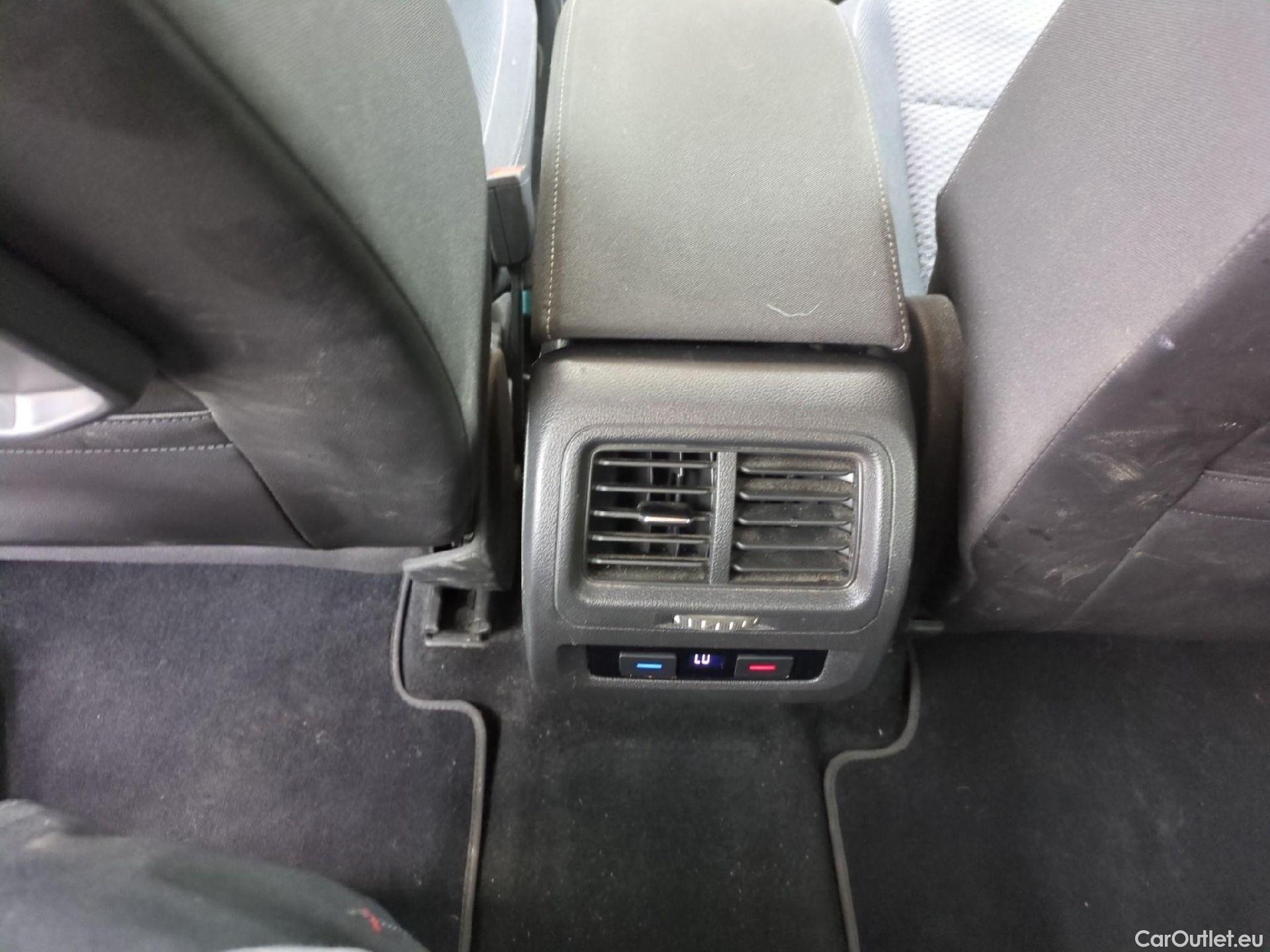 Volkswagen  Touran  Lounge Business BMT/Start-Stopp 2.0 TDI 150CV BVA7 E6d #3