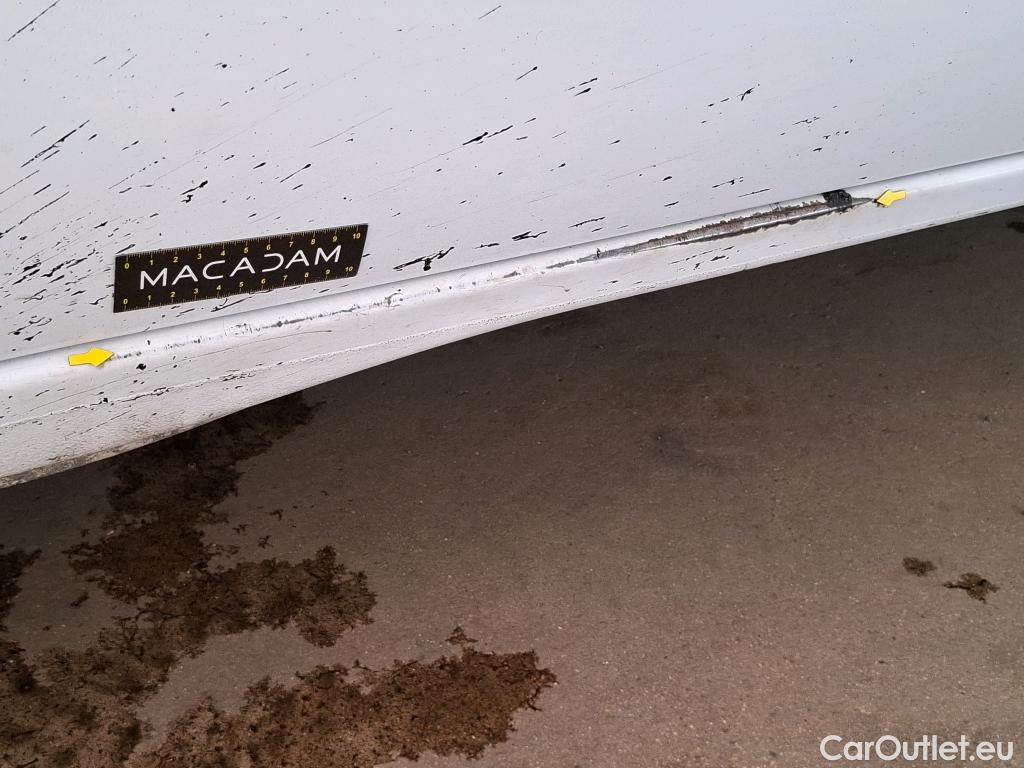  Renault  Master  III Fourgon L2H2 3 5 Grand Confort dCi 130CV BVM6 7 Sieges E6 #27