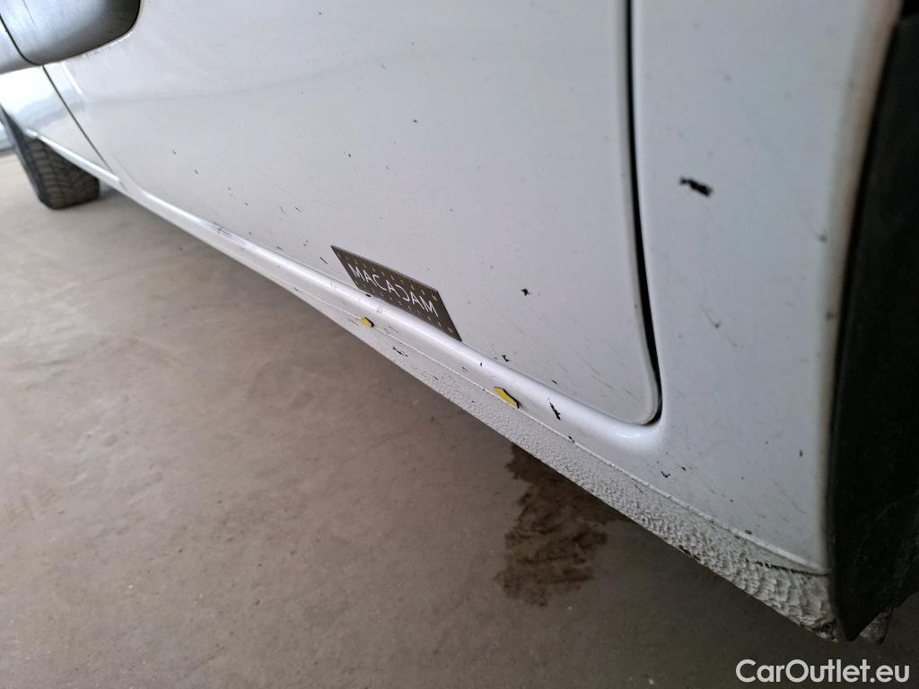  Renault  Master  III Fourgon L2H2 3 5 Grand Confort dCi 130CV BVM6 7 Sieges E6 #19