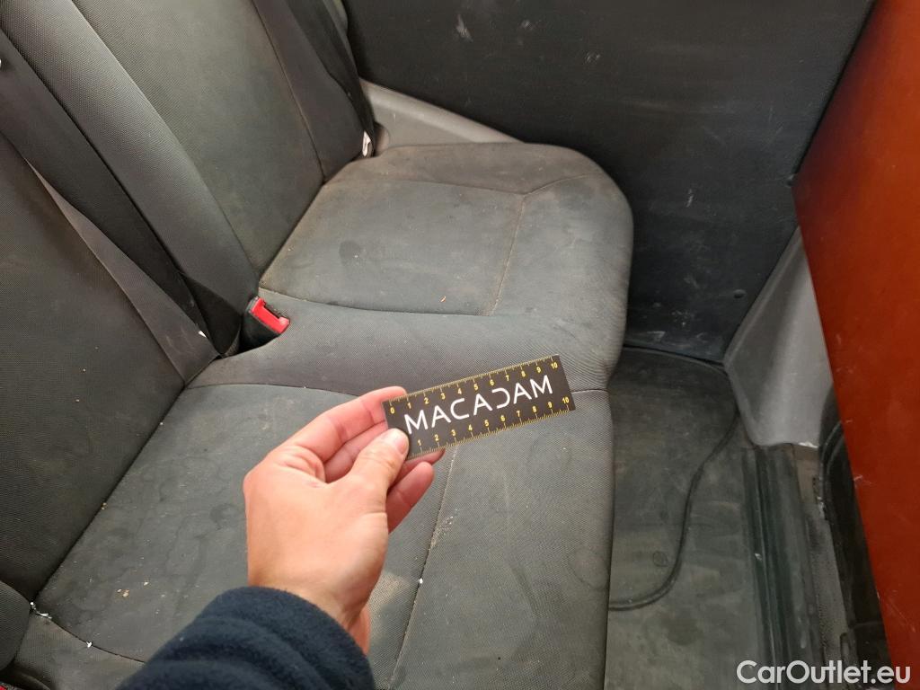  Renault  Master  III Fourgon L2H2 3 5 Grand Confort dCi 130CV BVM6 7 Sieges E6 #47