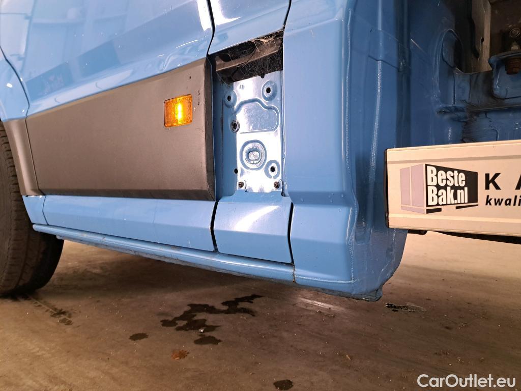 Volkswagen  Crafter Volkswagen  35 2.0TDI 75kW L4 FWD 2d #23