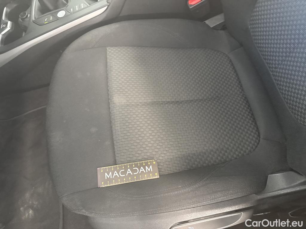  Bmw  Serie 1 BMW Série 1 / 2019 / 5P / Berline 116i Business Design #18