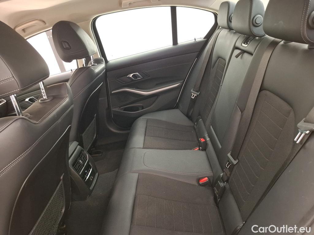 Bmw  Serie 3 BMW Série 3 Berline / 2022 / 4P / Berline 318i 156ch Business Design BVA8 #9