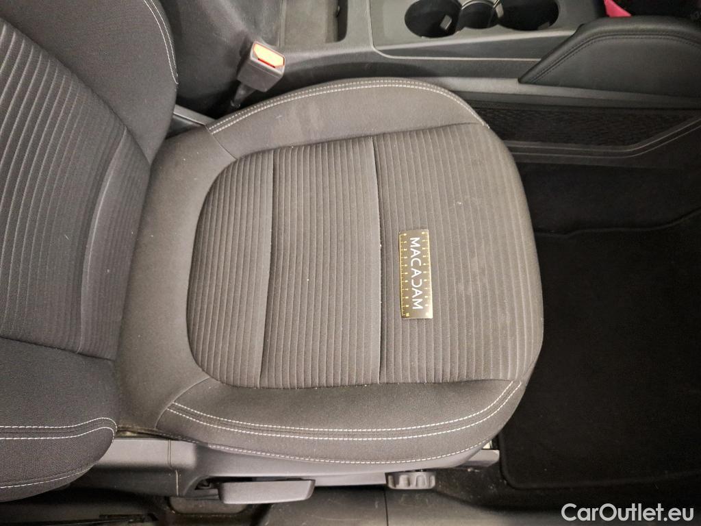 Ford  Kuga FORD  / 2019 / 5P / SUV 2.5 190 hybrid Flexifuel Pshift Titanium #9