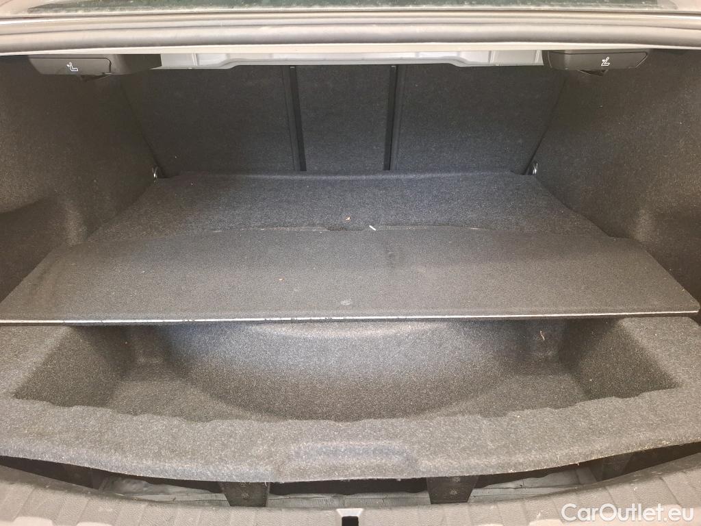 Bmw  Serie 3 BMW Série 3 Berline / 2022 / 4P / Berline 318i 156ch Business Design BVA8 #10