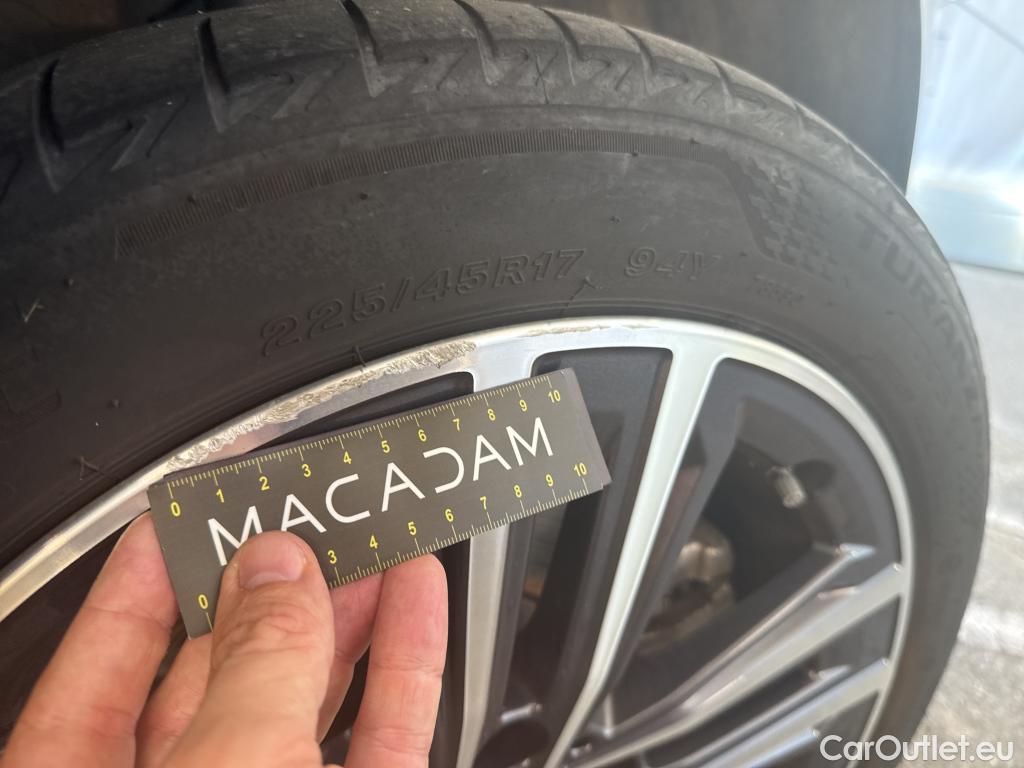  Bmw  Serie 1 BMW Série 1 / 2019 / 5P / Berline 116i Business Design #9