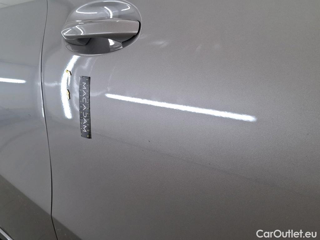 Mercedes  A-Klasse MERCEDES-BENZ Classe A / 2018 / 5P / Berline A 180 d Business Line 7G-DCT #25