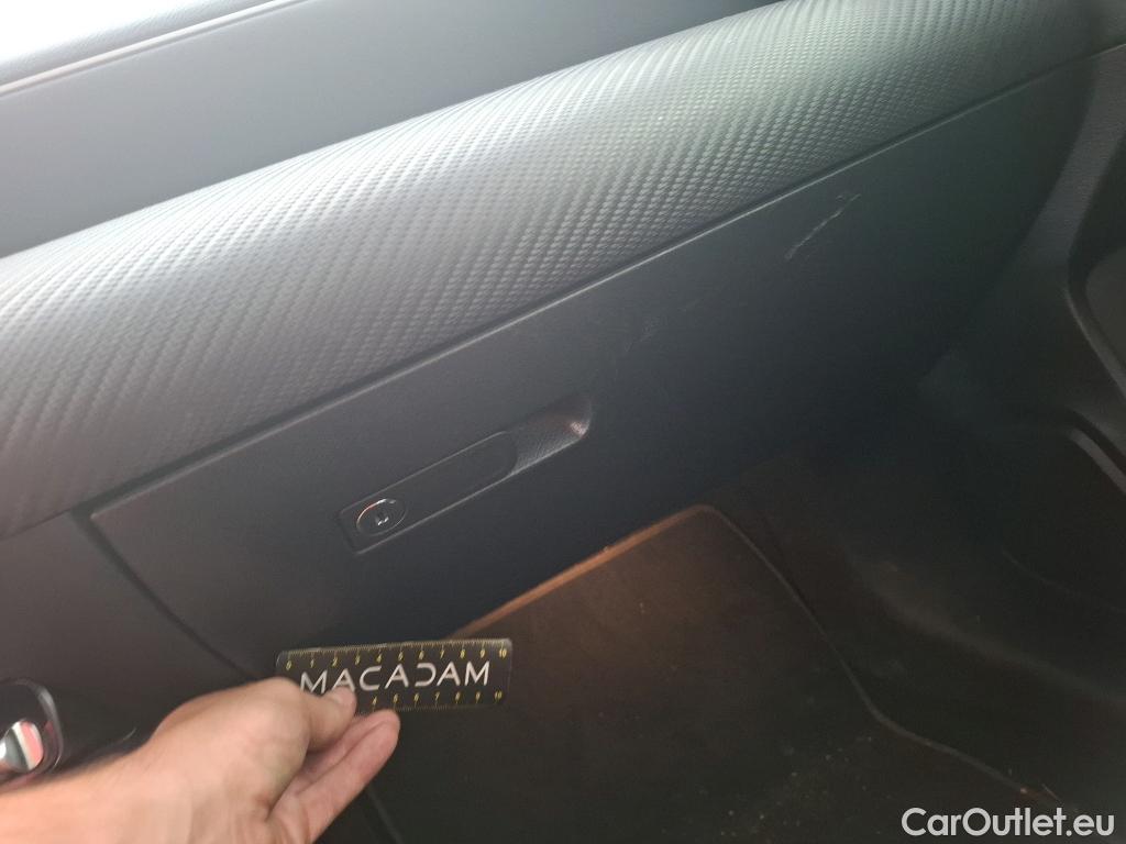 Mercedes  A-Klasse MERCEDES-BENZ Classe A / 2018 / 5P / Berline A 180 d Business Line 7G-DCT #16