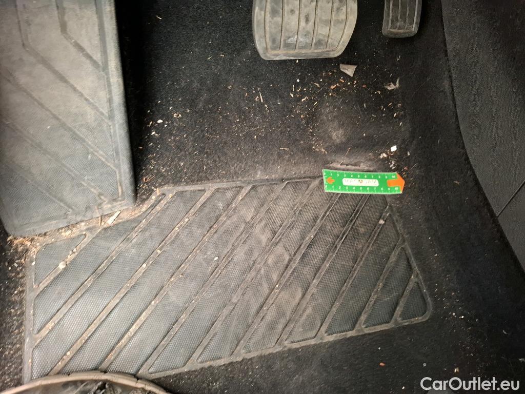 Peugeot  3008  Active Pack 1.5 HDi 130CV BVA8 E6d #15