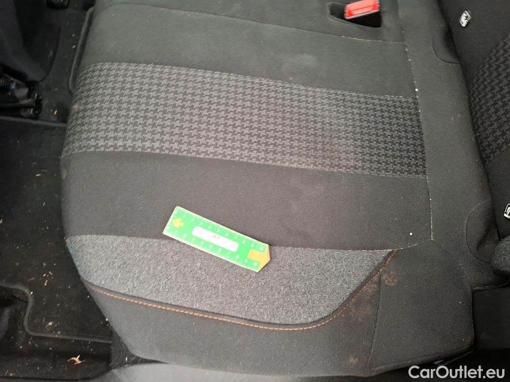 Peugeot  3008  Active Pack 1.5 HDi 130CV BVA8 E6d #35