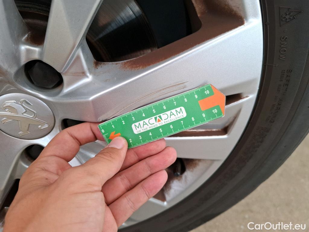 Peugeot  3008  Active Pack 1.5 HDi 130CV BVA8 E6d #12