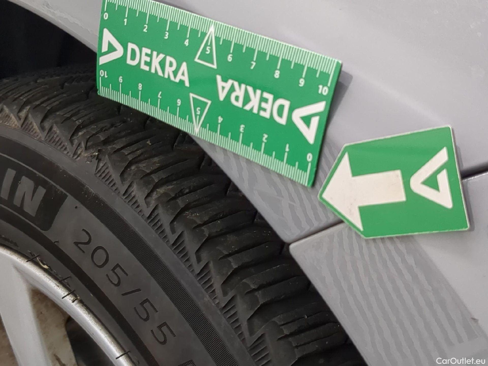 Toyota  Corolla TOYOTA  Touring Sports / 2018 / 5P / Break Hybride 122h Dynamic Business Beyond Zer #23