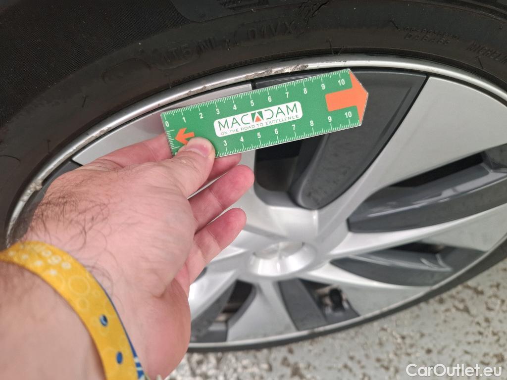 Tesla  Model Y TESLA  / 2020 / 5P / SUV Grand Autonomie Dual Motor AWD #3