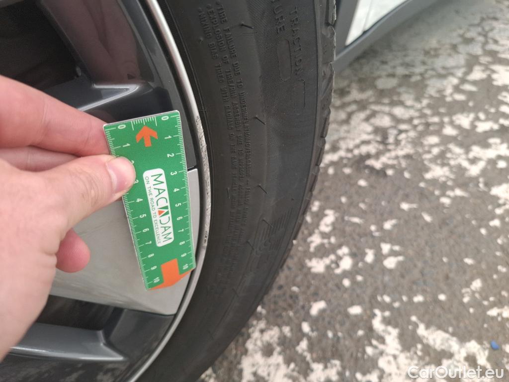 Tesla  Model Y TESLA  / 2020 / 5P / SUV Grand Autonomie Dual Motor AWD #18