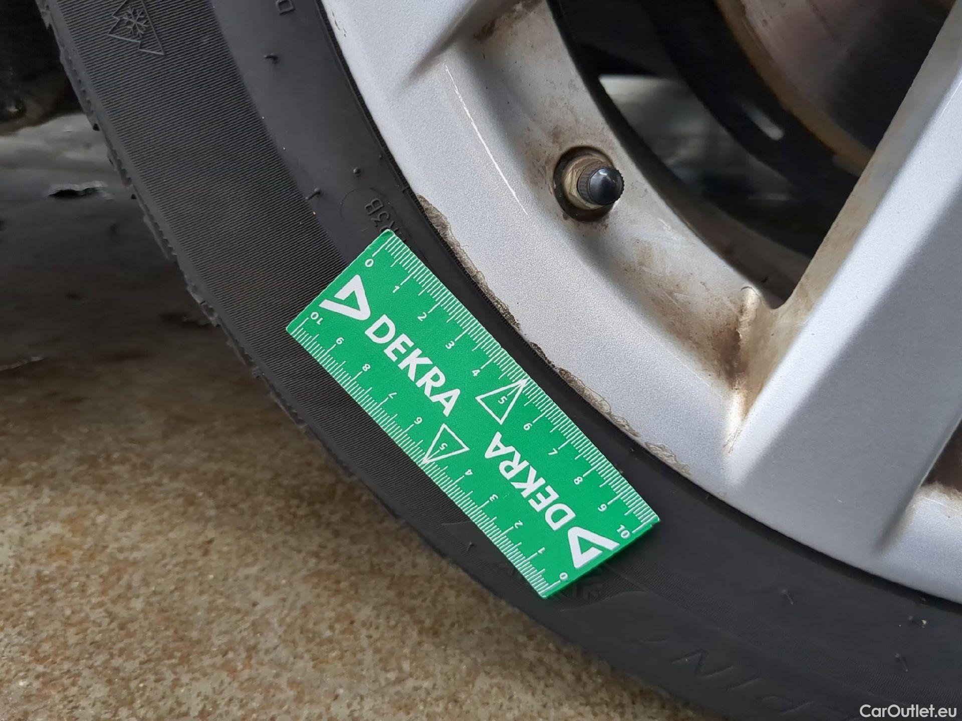 Toyota  Corolla TOYOTA  Touring Sports / 2018 / 5P / Break Hybride 122h Dynamic Business Beyond Zer #3