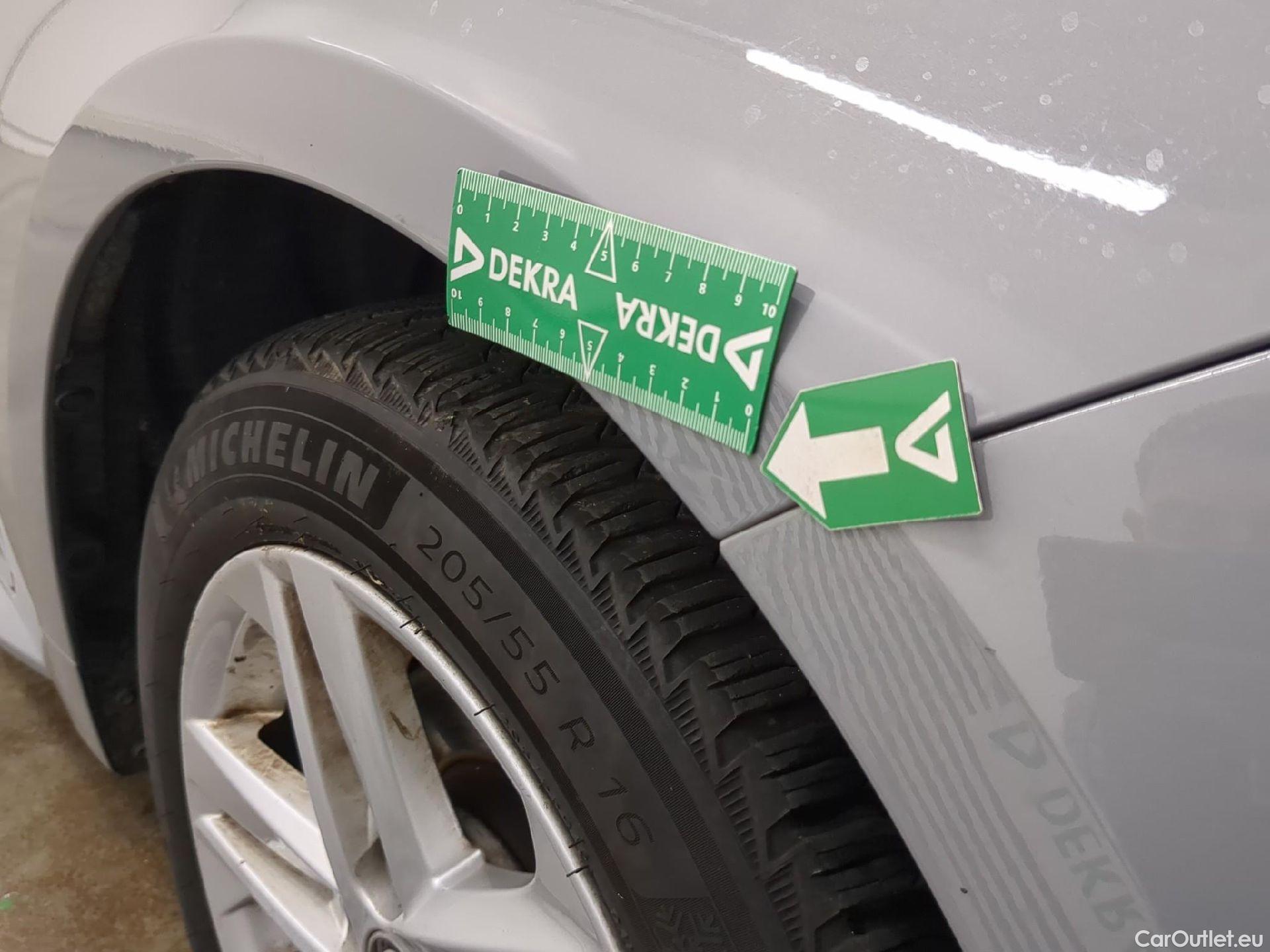 Toyota  Corolla TOYOTA  Touring Sports / 2018 / 5P / Break Hybride 122h Dynamic Business Beyond Zer #24