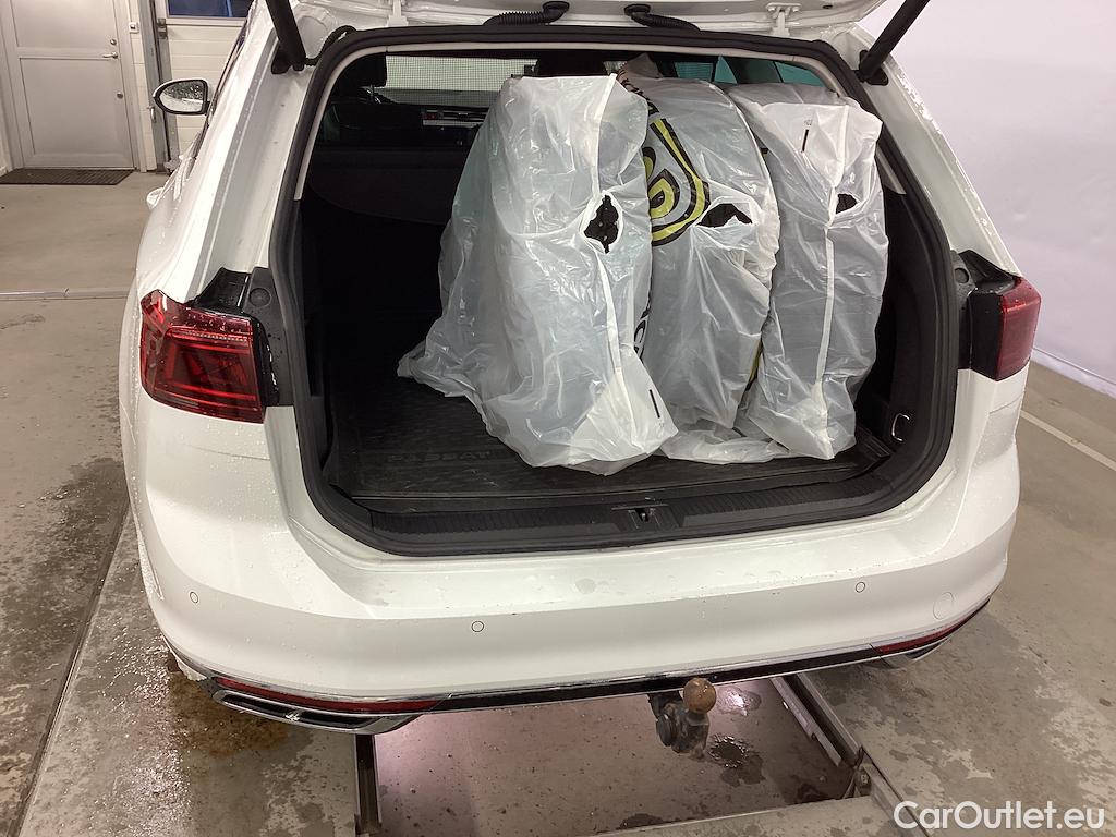 Volkswagen  Passat TDI 190 4M SC Executive R-Line Drag Värmare #11