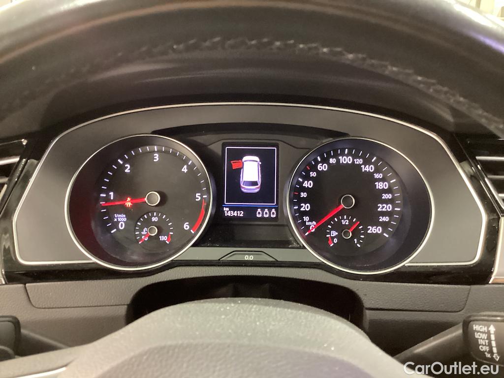 Volkswagen  Passat TDI 190 4M SC Executive R-Line Drag Värmare #16