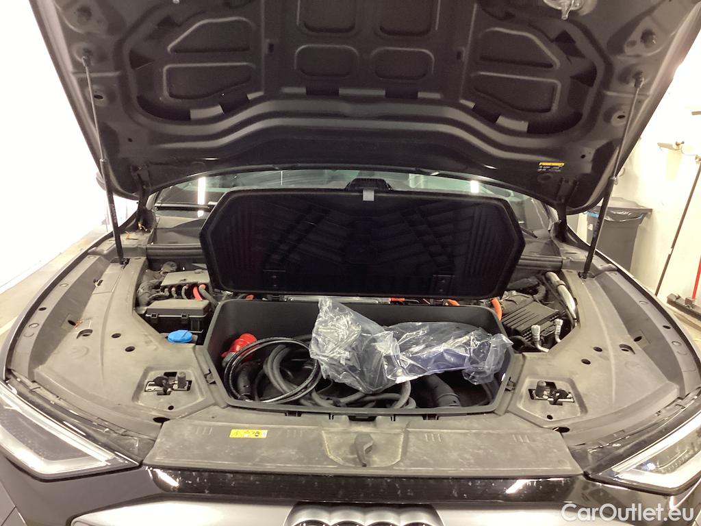 Audi  Q8 portback 55 e-tron quattro S-Line Selection Pano Drag #15