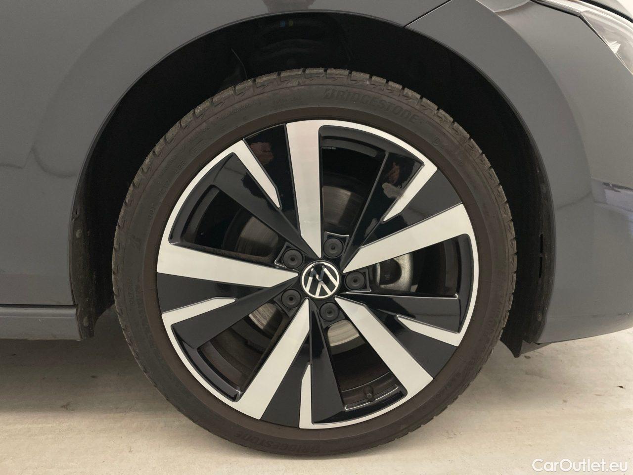 Volkswagen  Golf  1.5 eTSI OPF DSG Style Automatic Petrol/Electric  45 #10