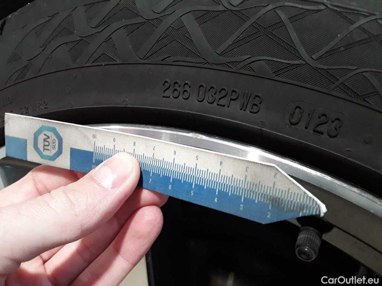 Audi  A6 Avant 40 TDI S tronic sport Automatic Diesel/Electric  33 #32