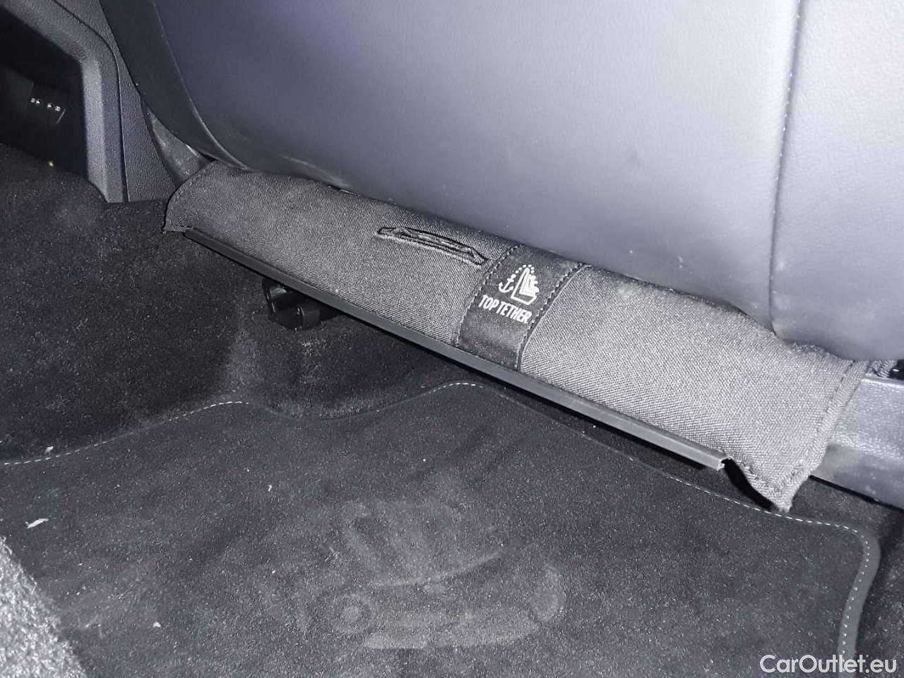 Volkswagen  Golf  1.5 eTSI OPF DSG Style Automatic Petrol/Electric  45 #27