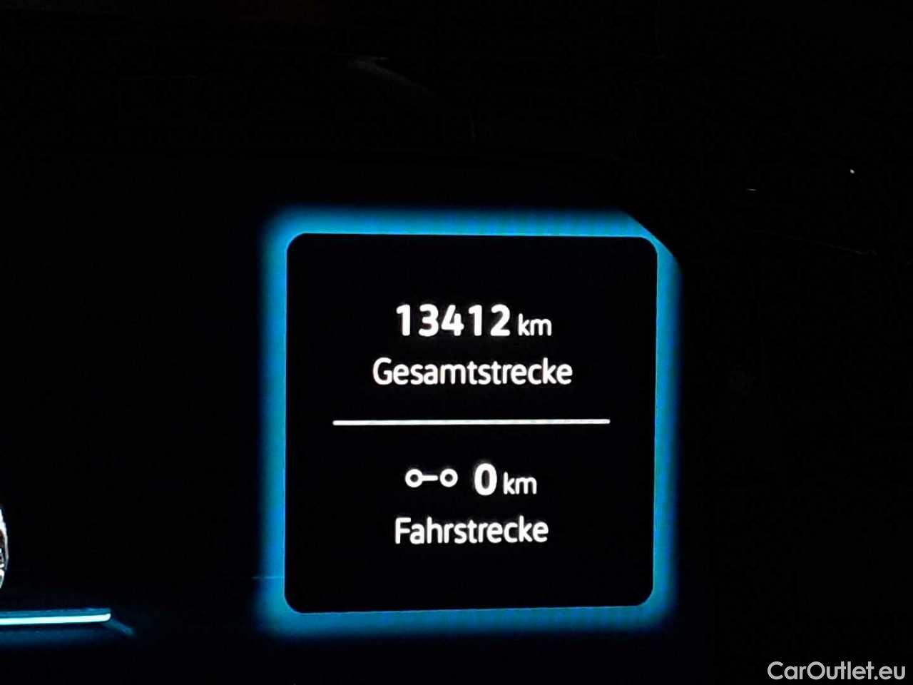 Volkswagen  Golf  1.5 eTSI OPF DSG Style Automatic Petrol/Electric  45 #21