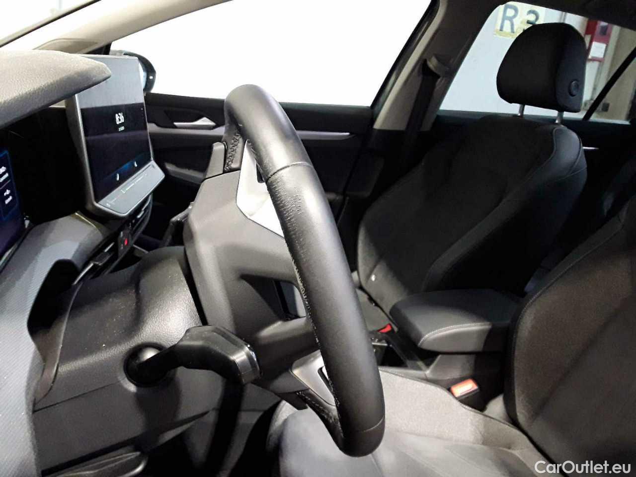 Volkswagen  Golf  1.5 eTSI OPF DSG Style Automatic Petrol/Electric  45 #24