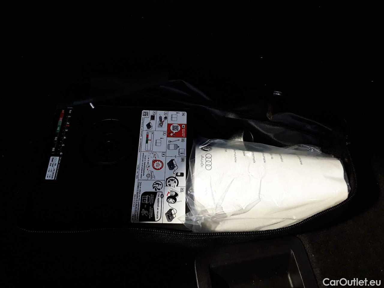 Volkswagen  Golf  1.5 eTSI OPF DSG Style Automatic Petrol/Electric  45 #18