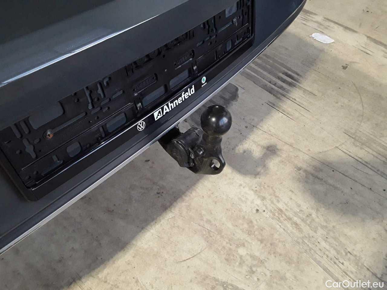 Volkswagen  Golf  1.5 eTSI OPF DSG Style Automatic Petrol/Electric  45 #16