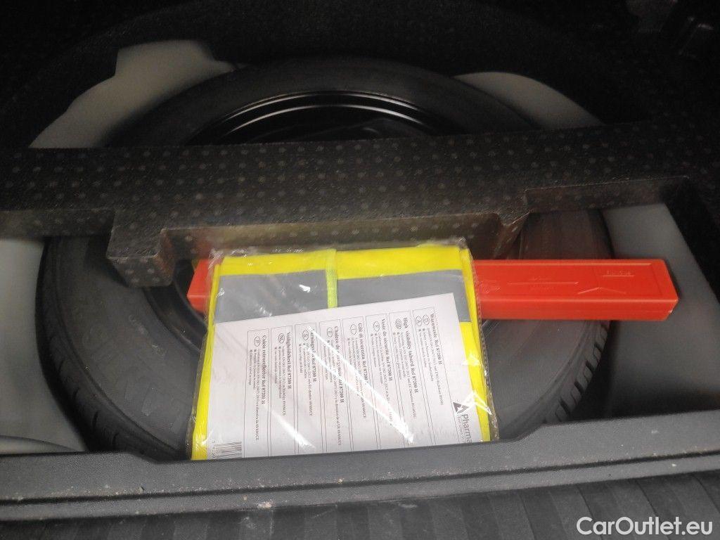 Peugeot  2008 Peugeot  1.2 Puretech 61kW S&S Active 5d #15