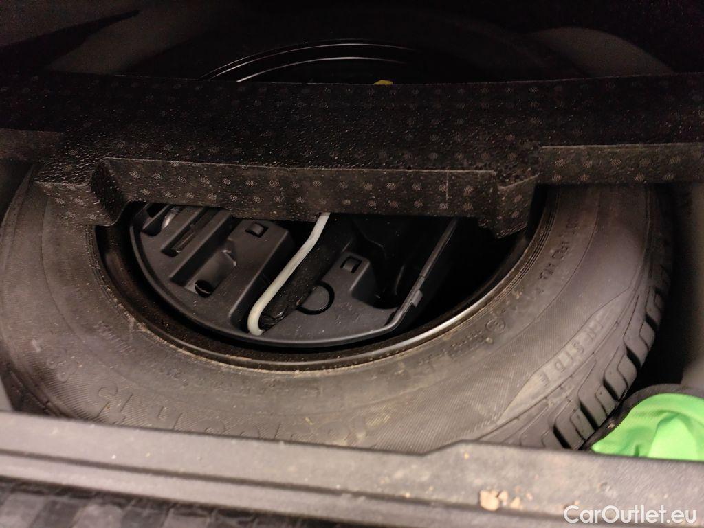 Peugeot  2008 Peugeot  1.2 Puretech 61kW S&S Active 5d #15