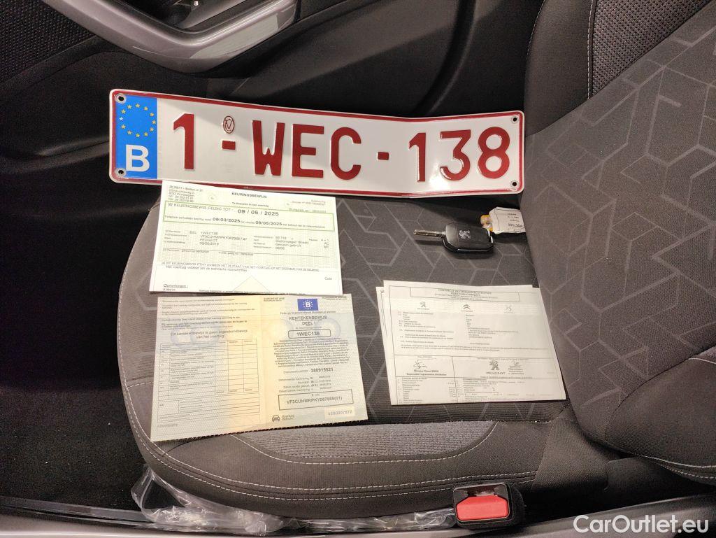 Peugeot  2008 Peugeot  1.2 Puretech 61kW S&S Active 5d #4