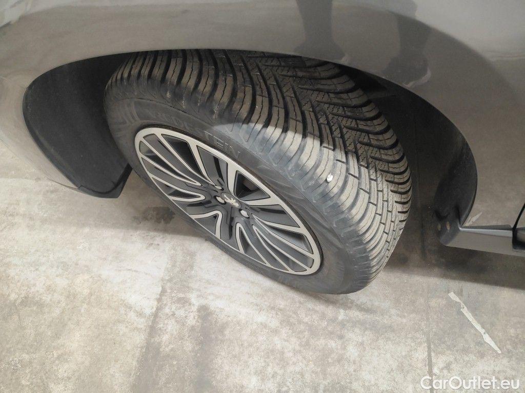 Peugeot  2008 Peugeot  1.2 Puretech 61kW S&S Active 5d #16