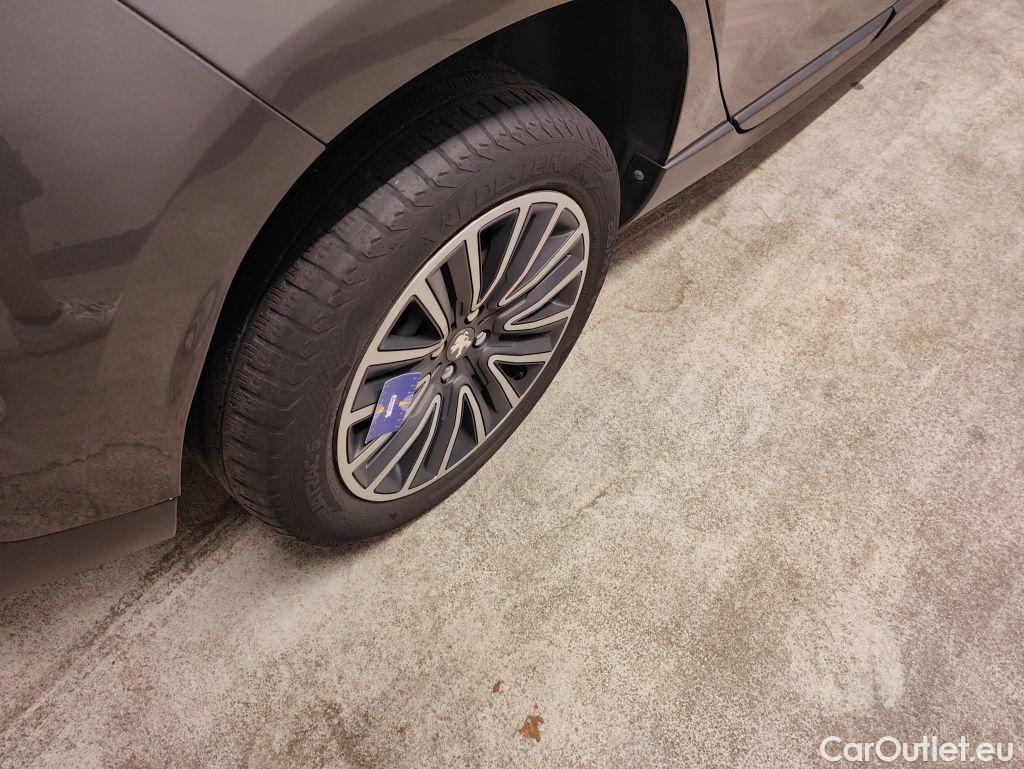 Peugeot  2008 Peugeot  1.2 Puretech 61kW S&S Active 5d #27