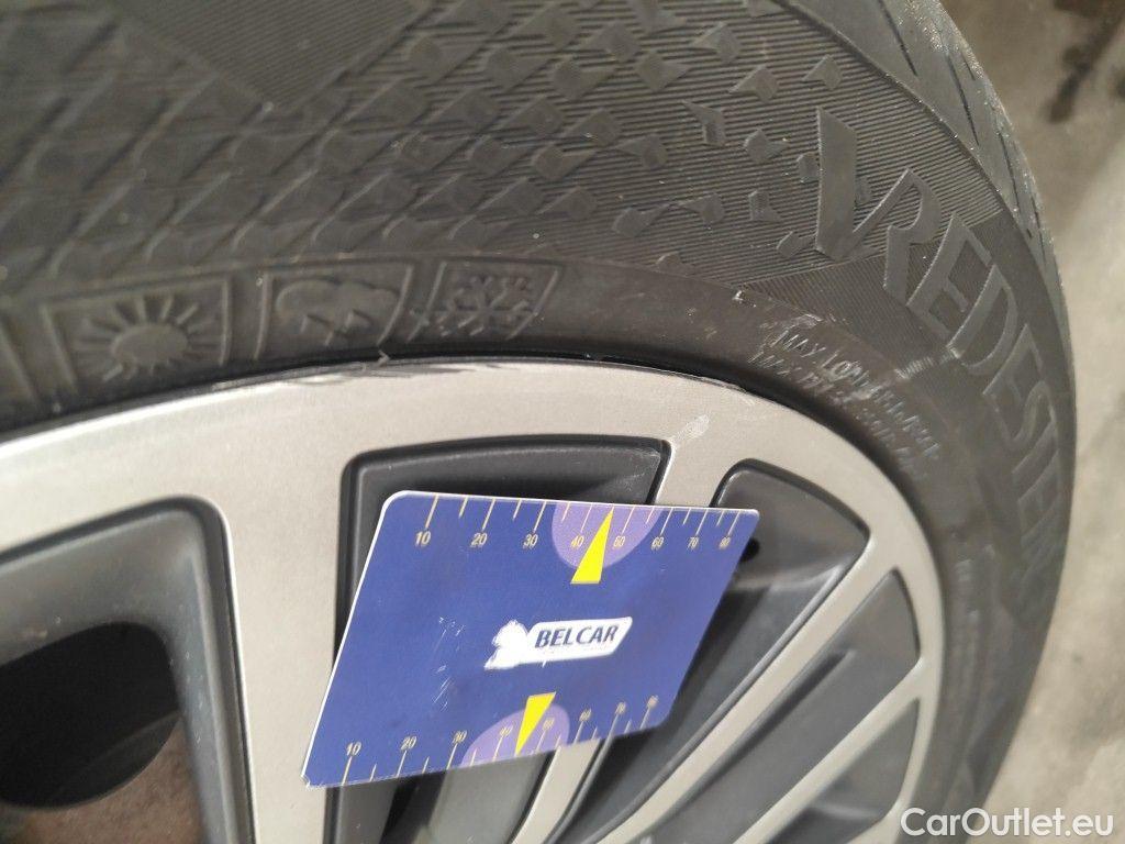 Peugeot  2008 Peugeot  1.2 Puretech 61kW S&S Active 5d #26