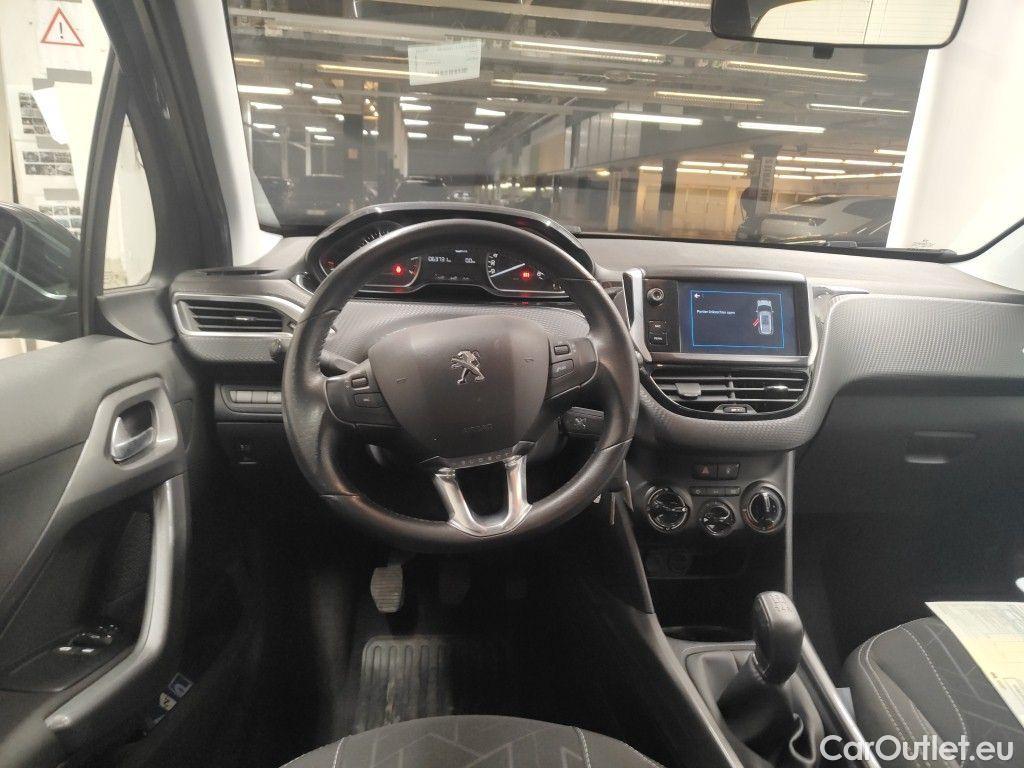 Peugeot  2008 Peugeot  1.2 Puretech 61kW S&S Active 5d #9