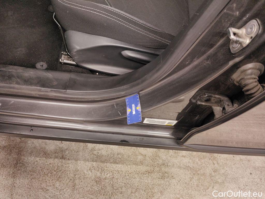 Peugeot  2008 Peugeot  1.2 Puretech 61kW S&S Active 5d #40