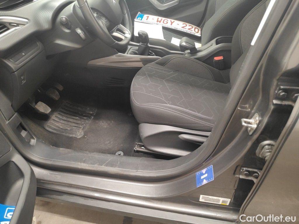 Peugeot  2008 Peugeot  1.2 Puretech 61kW S&S Active 5d #38