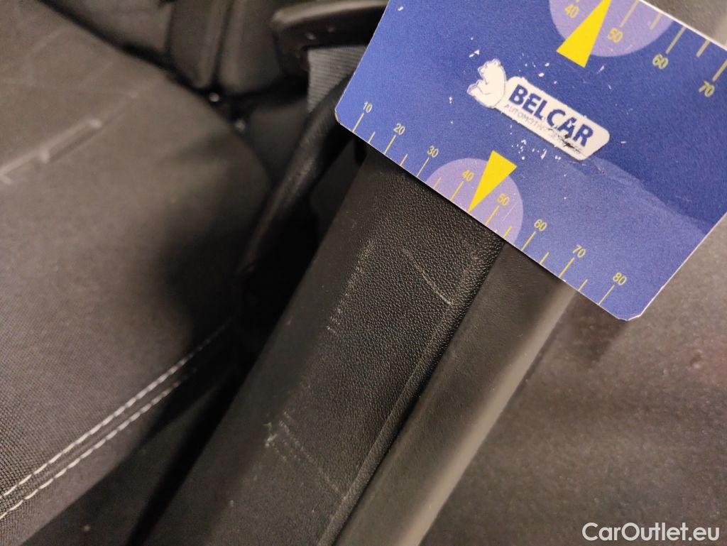 Peugeot  2008 Peugeot  1.2 Puretech 61kW S&S Active 5d #46