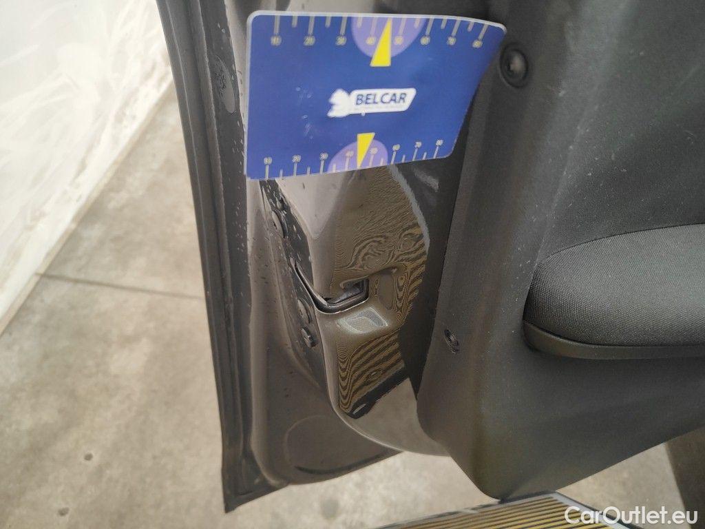 Peugeot  2008 Peugeot  1.2 Puretech 61kW S&S Active 5d #37