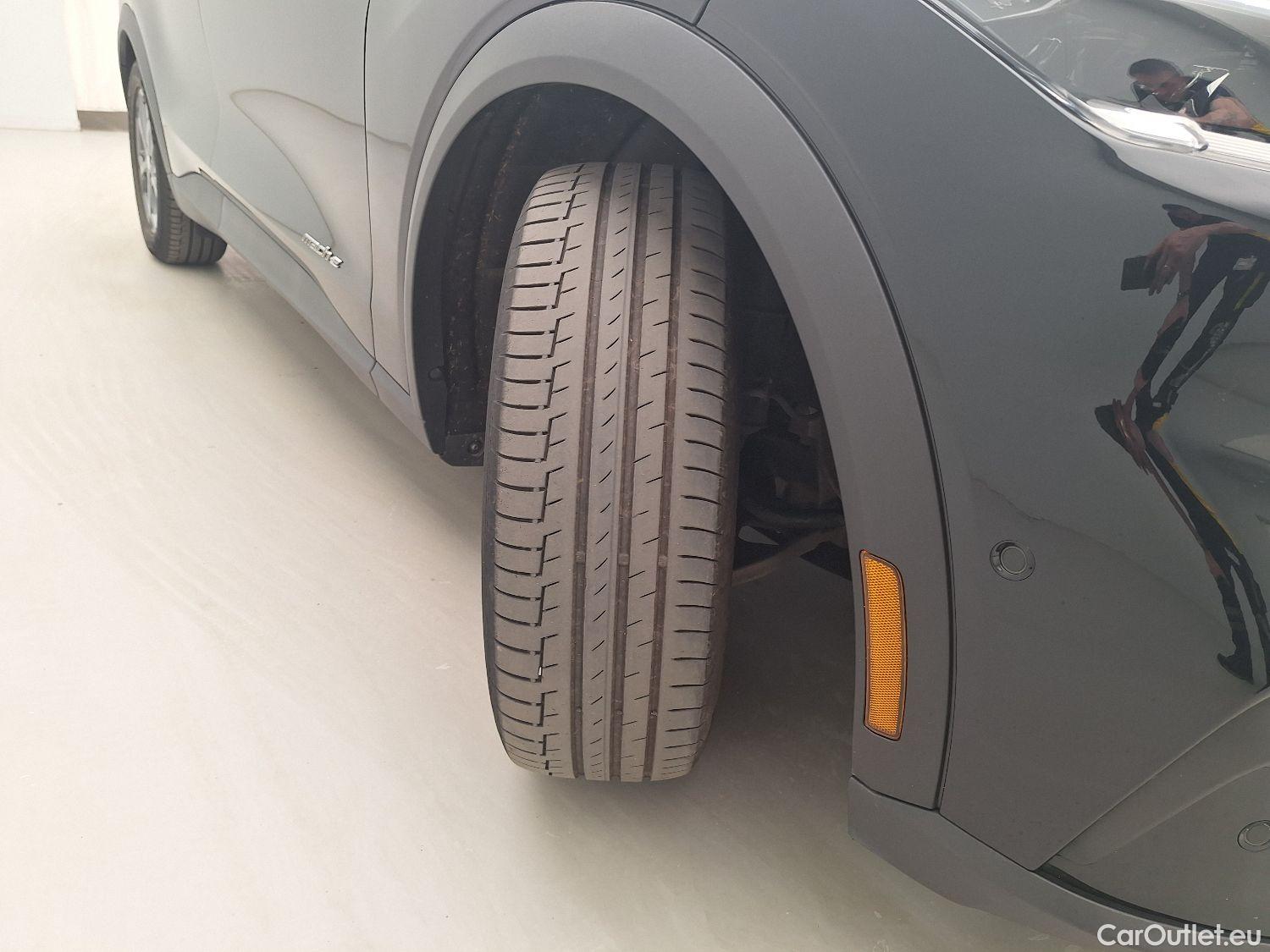 Ford  Mustang Ford,  '20 BEV, Ford  Mach-E 76kWh 190kW Standard Range RWD #13