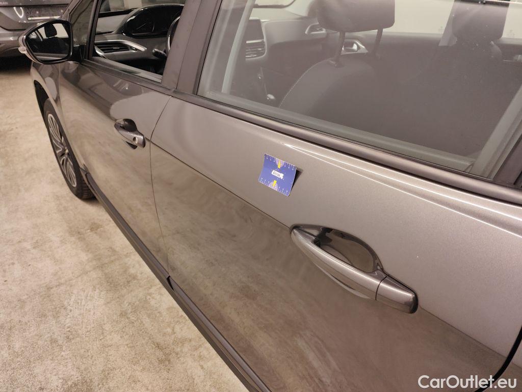 Peugeot  2008 Peugeot  1.2 Puretech 61kW S&S Active 5d #23