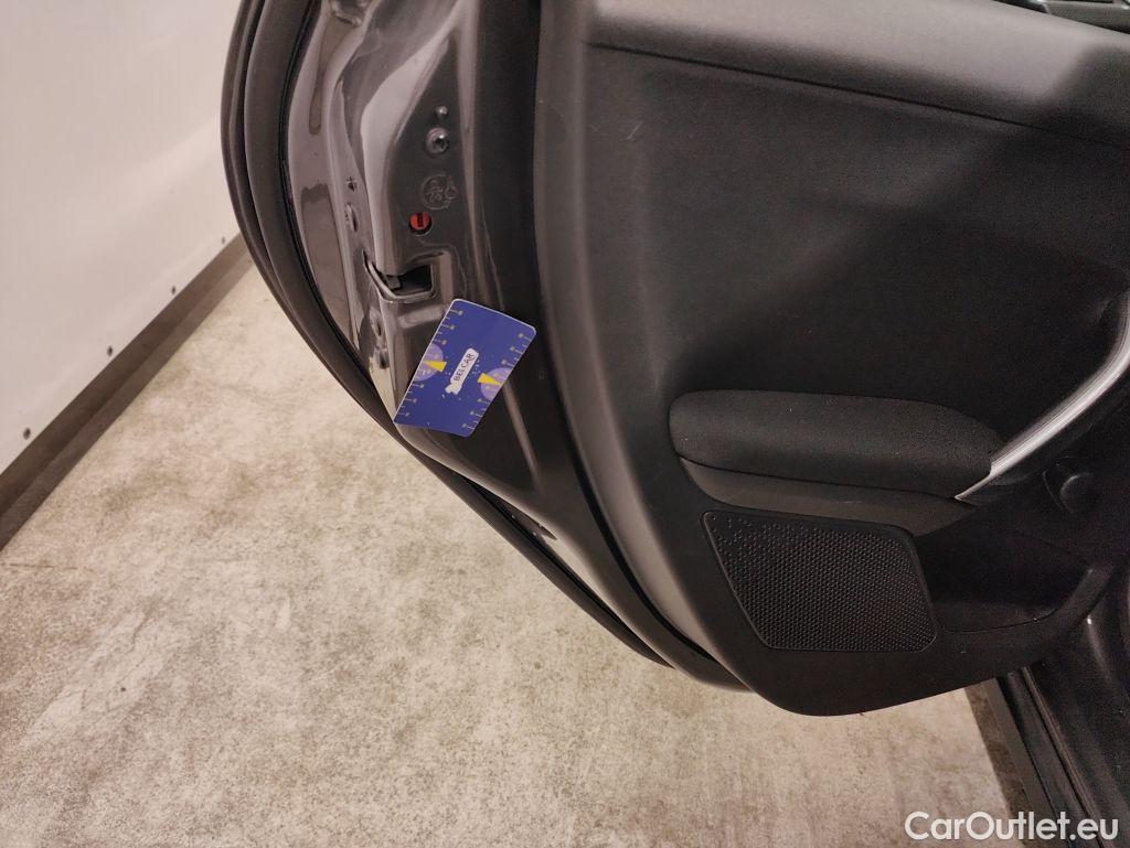 Peugeot  2008 Peugeot  1.2 Puretech 61kW S&S Active 5d #19