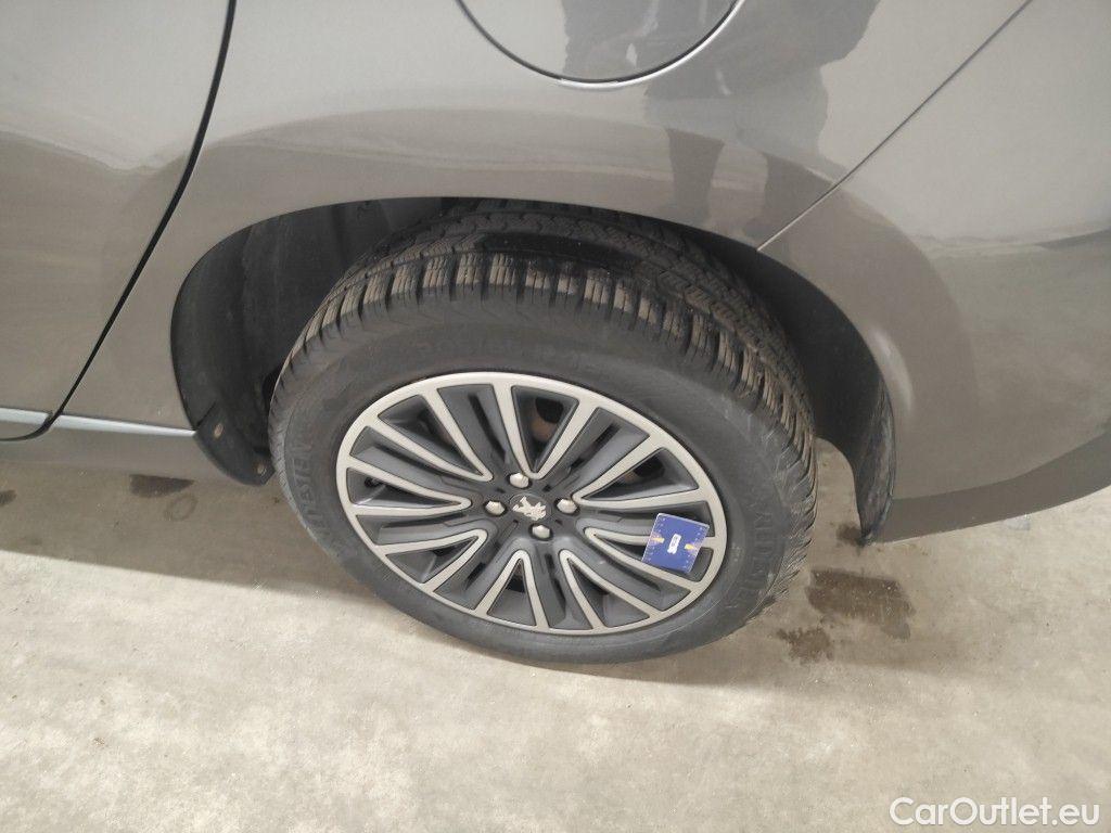 Peugeot  2008 Peugeot  1.2 Puretech 61kW S&S Active 5d #21